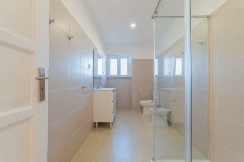 Arrendamento na Graça - Excelente T3+1 acabado de remodelar