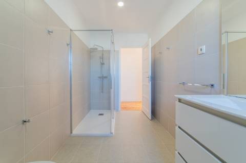 Arrendamento na Graça - Excelente T3+1 acabado de remodelar