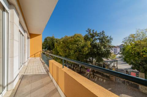 Arrendamento na Graça - Excelente T3+1 acabado de remodelar