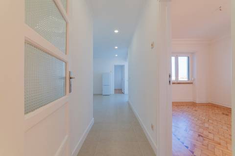 Arrendamento na Graça - Excelente T3+1 acabado de remodelar