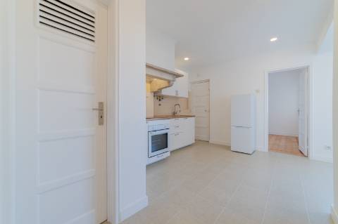 Arrendamento na Graça - Excelente T3+1 acabado de remodelar