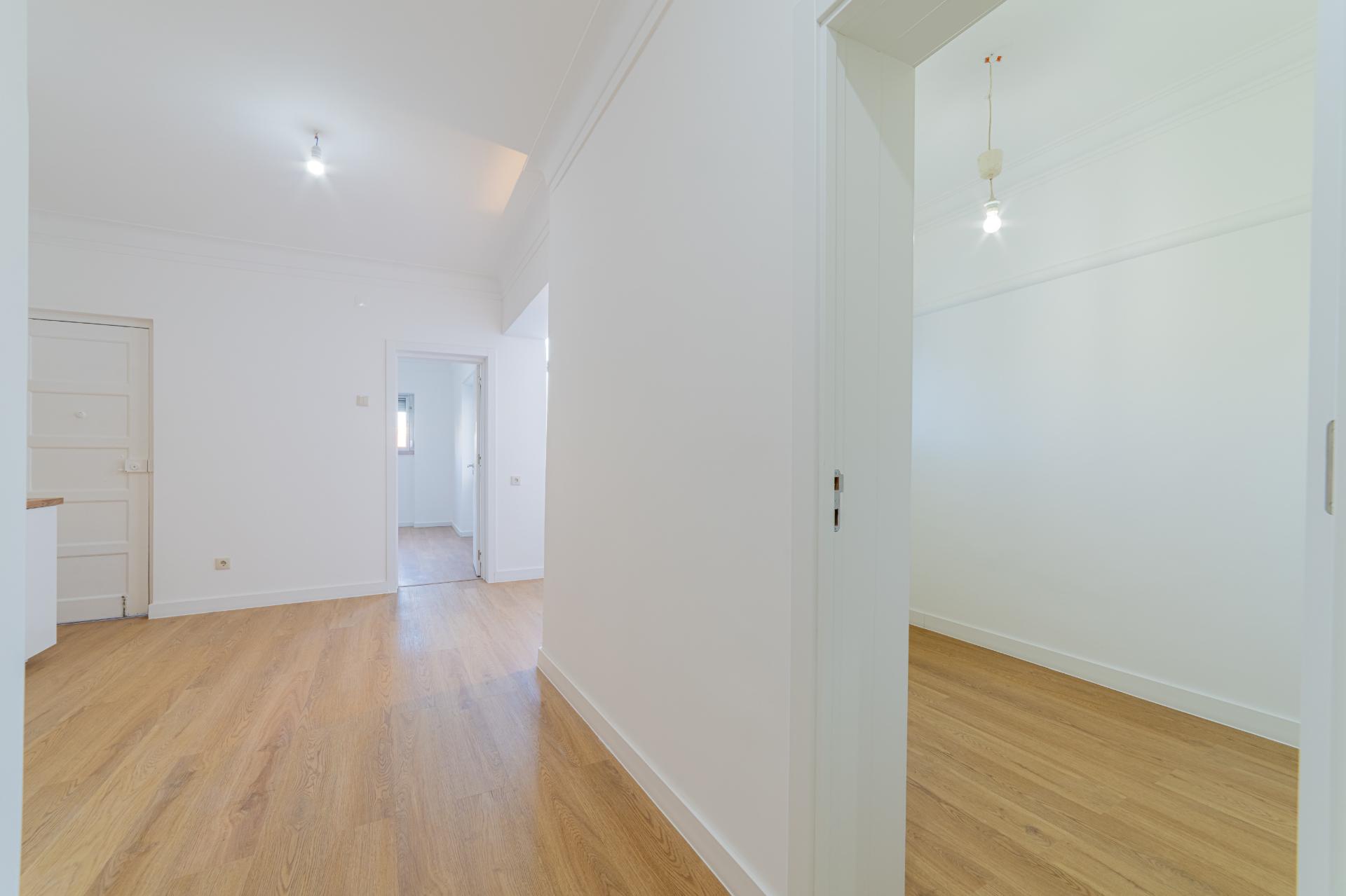 Arrendamento na Graça - Excelente T1 acabado de remodelar