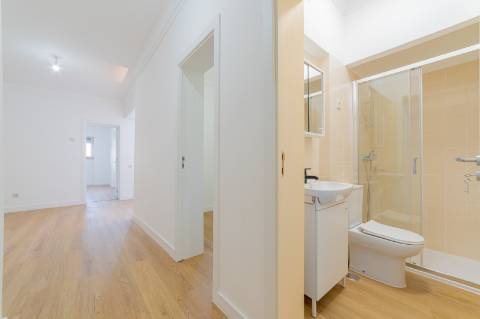 Arrendamento na Graça - Excelente T1 acabado de remodelar