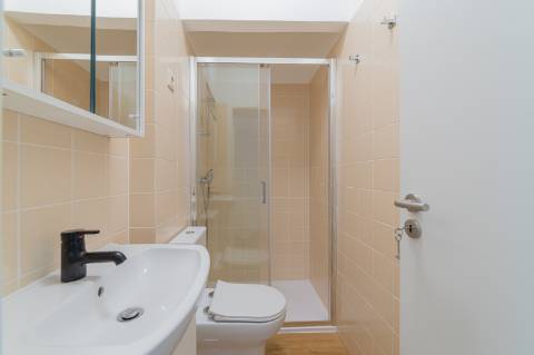 Arrendamento na Graça - Excelente T1 acabado de remodelar