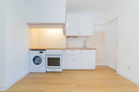 Arrendamento na Graça - Excelente T1 acabado de remodelar