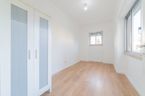 Arrendamento na Graça - Excelente T1 acabado de remodelar