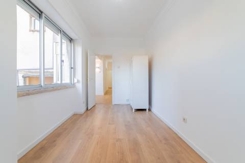 Arrendamento na Graça - Excelente T1 acabado de remodelar