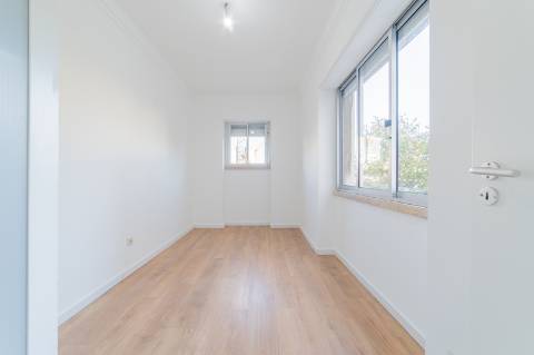 Arrendamento na Graça - Excelente T1 acabado de remodelar