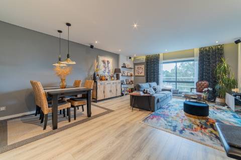 T3 Mobilado em Vale Flores | Espaço, Conforto e Localização Estratégica