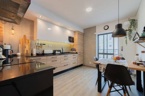 T3 Mobilado em Vale Flores | Espaço, Conforto e Localização Estratégica