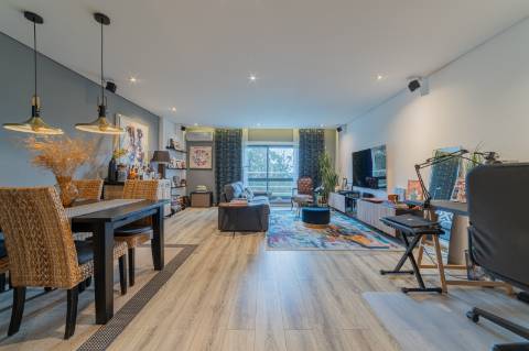 T3 Mobilado em Vale Flores | Espaço, Conforto e Localização Estratégica