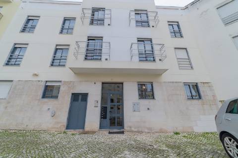 T3 Mobilado em Vale Flores | Espaço, Conforto e Localização Estratégica