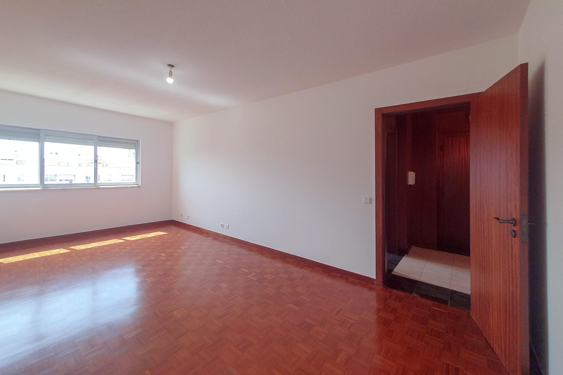 Arrendamento - Apartamento T2 nas Olaias