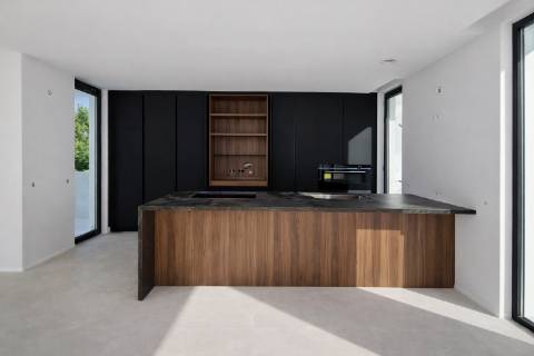 Moradia de Luxo em Sesimbra com Design Exclusivo e Vistas Incomparáveis