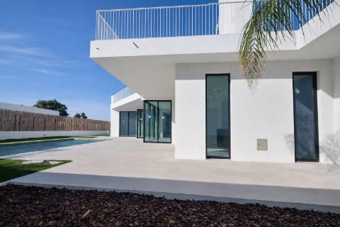 Moradia de Luxo em Sesimbra com Design Exclusivo e Vistas Incomparáveis
