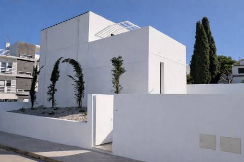 Moradia de Luxo em Sesimbra com Design Exclusivo e Vistas Incomparáveis