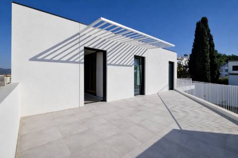 Moradia de Luxo em Sesimbra com Design Exclusivo e Vistas Incomparáveis