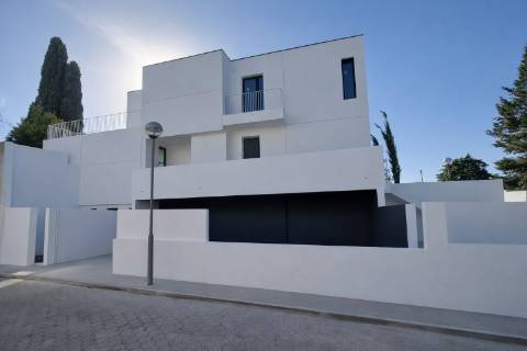 Moradia de Luxo em Sesimbra com Design Exclusivo e Vistas Incomparáveis