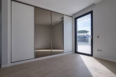 Moradia de Luxo em Sesimbra com Design Exclusivo e Vistas Incomparáveis