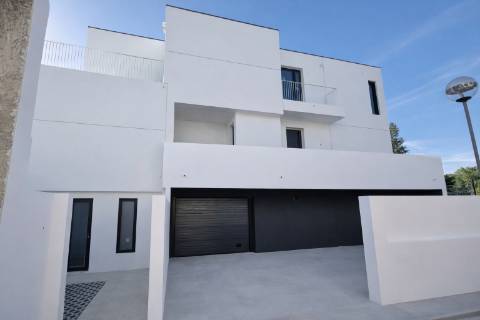 Moradia de Luxo em Sesimbra com Design Exclusivo e Vistas Incomparáveis