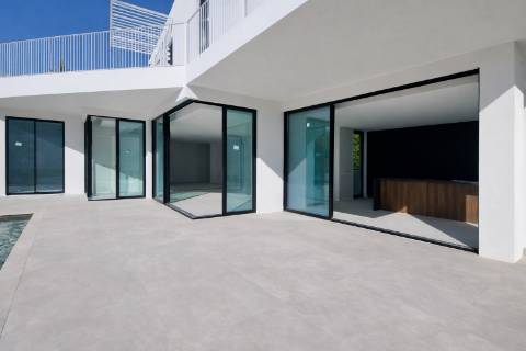 Moradia de Luxo em Sesimbra com Design Exclusivo e Vistas Incomparáveis