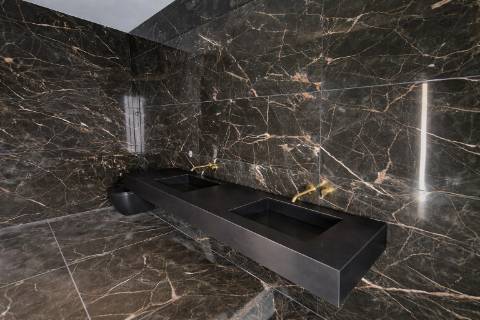 Moradia de Luxo em Sesimbra com Design Exclusivo e Vistas Incomparáveis