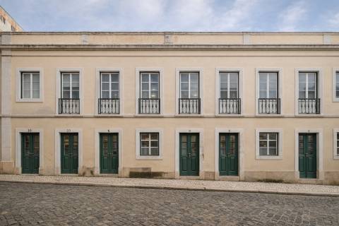 Prédio Urbano em Propriedade Total com Potencial Residencial - Campo de Ourique / Largo do Rato, Lisboa