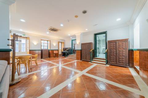 Prédio Urbano em Propriedade Total com Potencial Residencial - Campo de Ourique / Largo do Rato, Lisboa