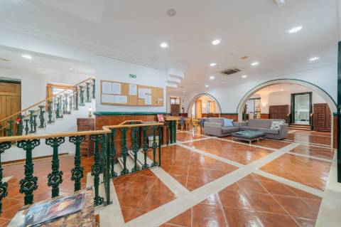 Prédio Urbano em Propriedade Total com Potencial Residencial - Campo de Ourique / Largo do Rato, Lisboa