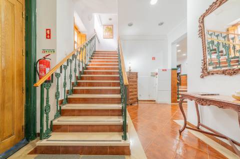 Prédio Urbano em Propriedade Total com Potencial Residencial - Campo de Ourique / Largo do Rato, Lisboa