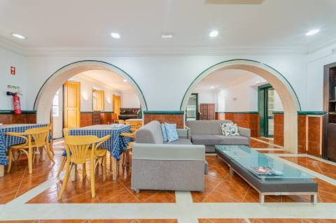 Prédio Urbano em Propriedade Total com Potencial Residencial - Campo de Ourique / Largo do Rato, Lisboa