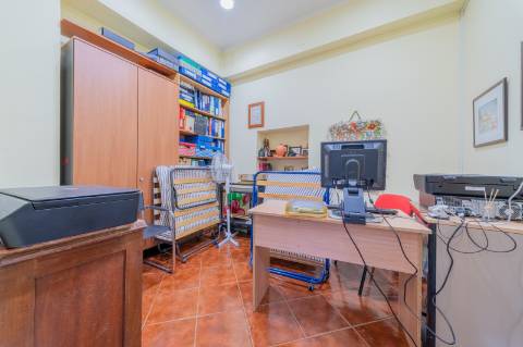 Prédio Urbano em Propriedade Total com Potencial Residencial - Campo de Ourique / Largo do Rato, Lisboa