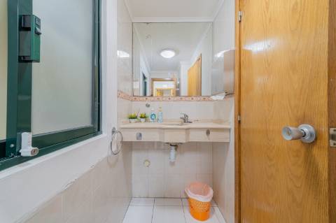 Prédio Urbano em Propriedade Total com Potencial Residencial - Campo de Ourique / Largo do Rato, Lisboa