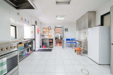 Prédio Urbano em Propriedade Total com Potencial Residencial - Campo de Ourique / Largo do Rato, Lisboa