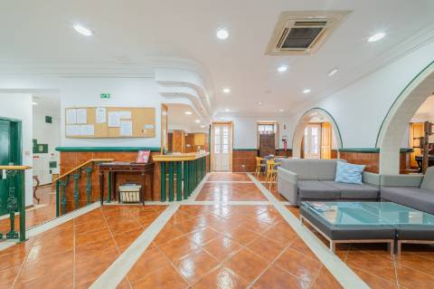 Prédio Urbano em Propriedade Total com Potencial Residencial - Campo de Ourique / Largo do Rato, Lisboa