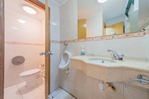 Prédio Urbano em Propriedade Total com Potencial Residencial - Campo de Ourique / Largo do Rato, Lisboa