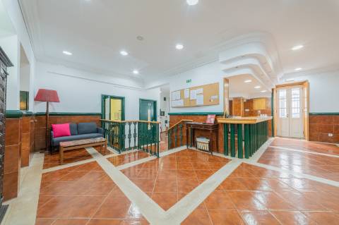 Prédio Urbano em Propriedade Total com Potencial Residencial - Campo de Ourique / Largo do Rato, Lisboa