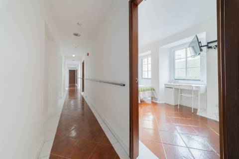 Prédio Urbano em Propriedade Total com Potencial Residencial - Campo de Ourique / Largo do Rato, Lisboa