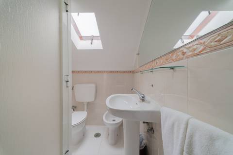 Prédio Urbano em Propriedade Total com Potencial Residencial - Campo de Ourique / Largo do Rato, Lisboa