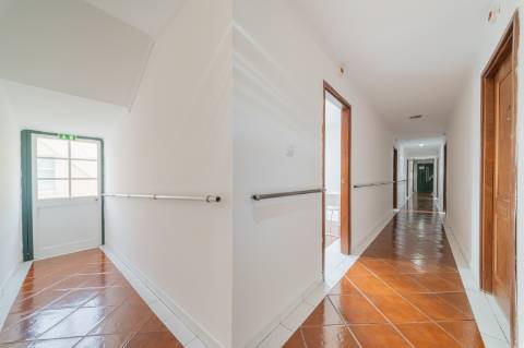 Prédio Urbano em Propriedade Total com Potencial Residencial - Campo de Ourique / Largo do Rato, Lisboa