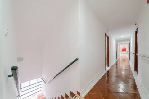 Prédio Urbano em Propriedade Total com Potencial Residencial - Campo de Ourique / Largo do Rato, Lisboa