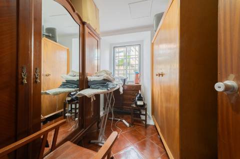 Prédio Urbano em Propriedade Total com Potencial Residencial - Campo de Ourique / Largo do Rato, Lisboa