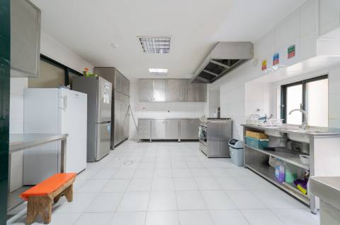 Prédio Urbano em Propriedade Total com Potencial Residencial - Campo de Ourique / Largo do Rato, Lisboa