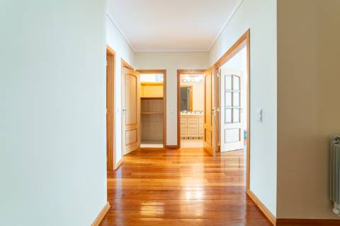 T2 com BOX Urbanização Jardins da Parede