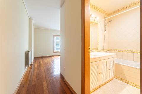 T2 com BOX Urbanização Jardins da Parede