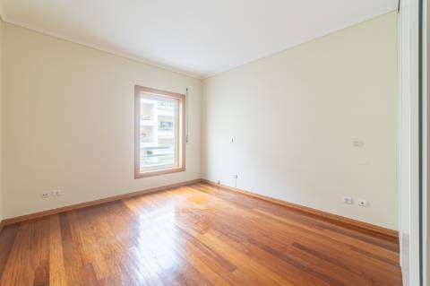 T2 com BOX Urbanização Jardins da Parede