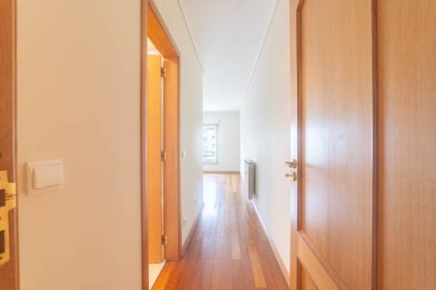 T2 com BOX Urbanização Jardins da Parede