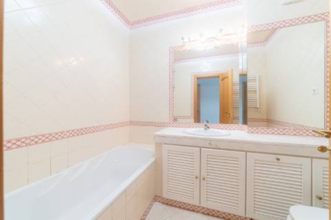 T2 com BOX Urbanização Jardins da Parede