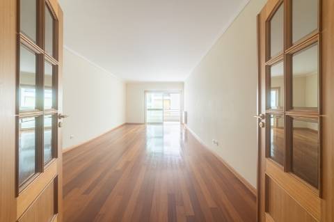 T2 com BOX Urbanização Jardins da Parede