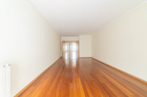 T2 com BOX Urbanização Jardins da Parede